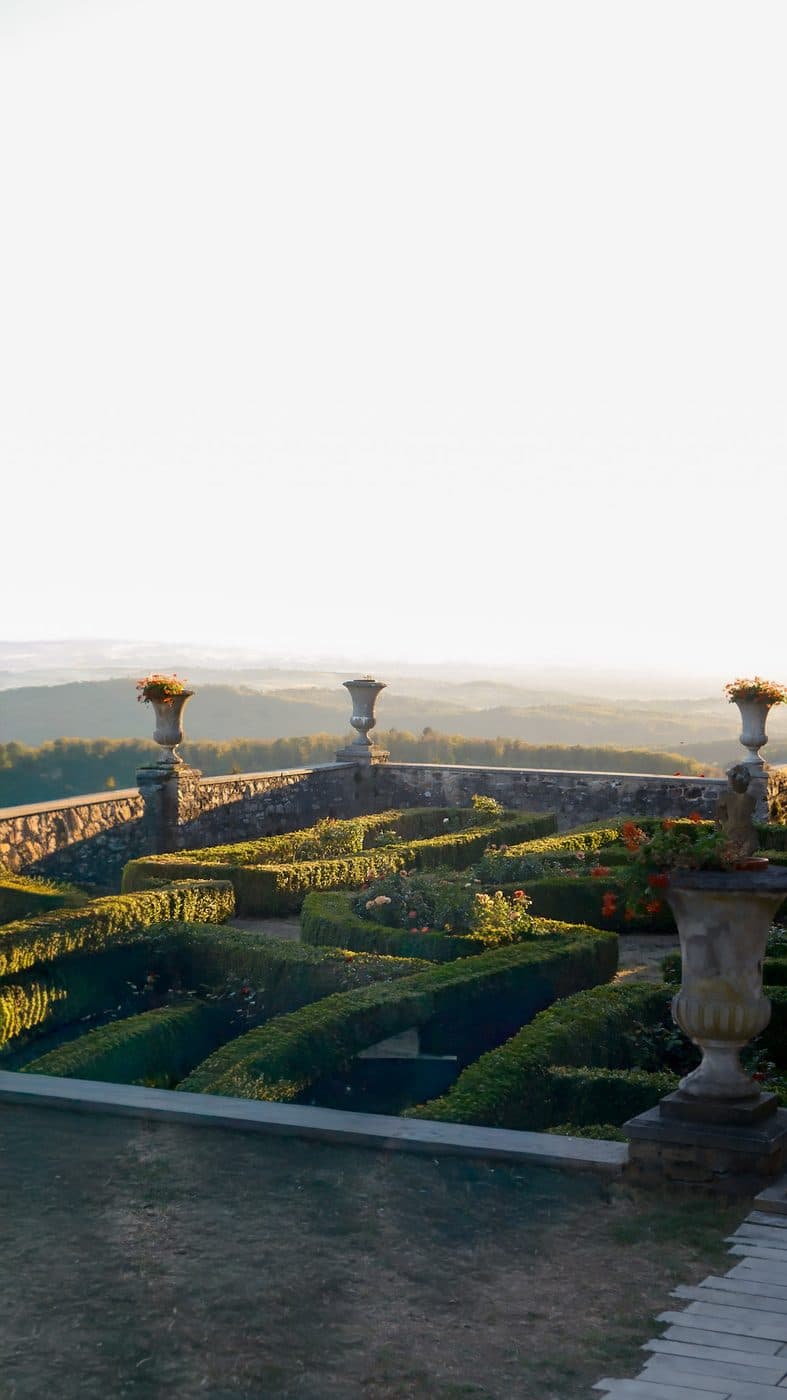Blick über den Schlossgarten von Schloss Bürgeln
